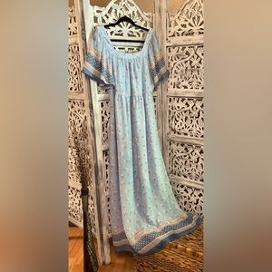 Women’s blue floral maxi dress new without tags 1x